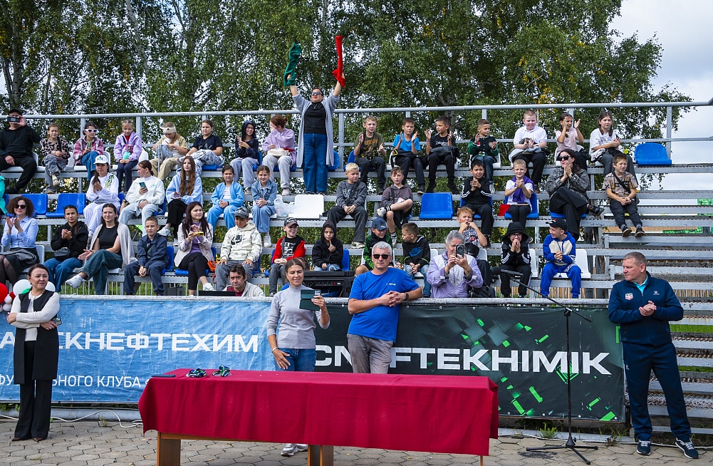 Футболисты Нижнекамска завоевали золото турнира памяти В. Винникова