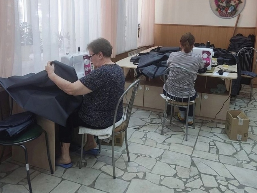 Носилки и маскировочные халаты: в Нижнекамске работает цех по пошиву одежды для участников СВО 