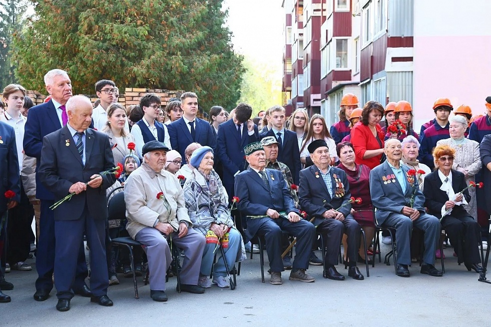 В Нижнекамске открыли мемориальные доски в честь первостроителей