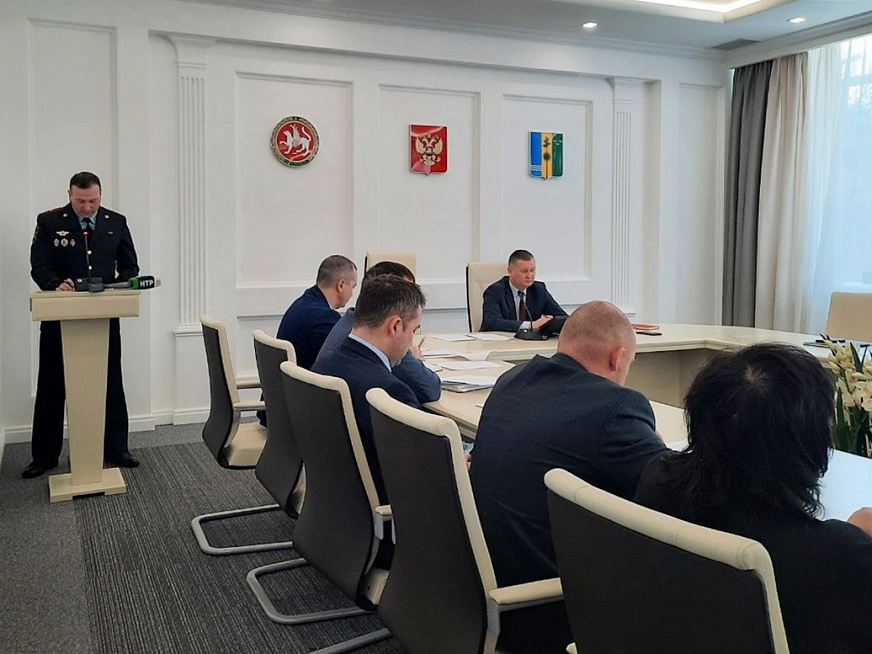 Устранить неровности, установить знаки: в Нижнекамске на меры сокращения ДТП направили 3,9 млн рублей