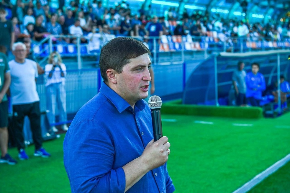 Радмир Беляев организовал розыгрыш призов для поддержки футбольной команды и болельщиков