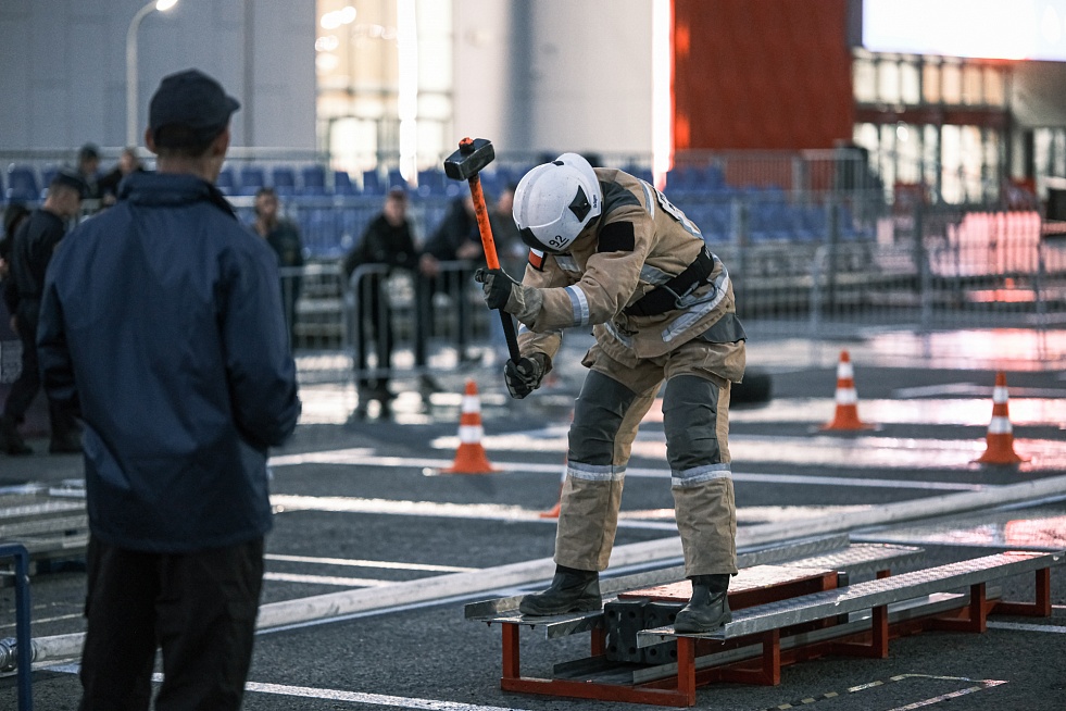 Нижнекамский огнеборец победил в международном состязании пожарных