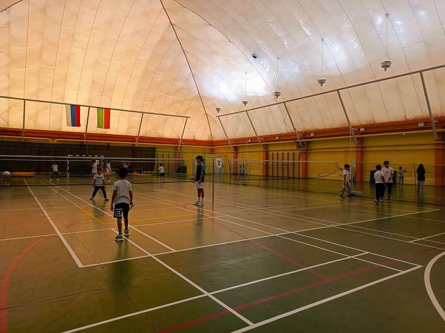 В Нижнекамске проходят сборы для юных бадминтонистов